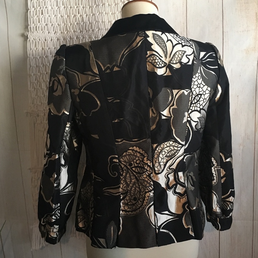 Armani Collezioni | Modern Floral Jacquard Jacket - Picture 2 of 8